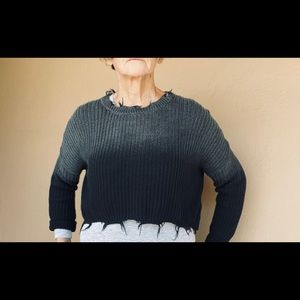 Hip crop ragged edge. Rib knit pattern.